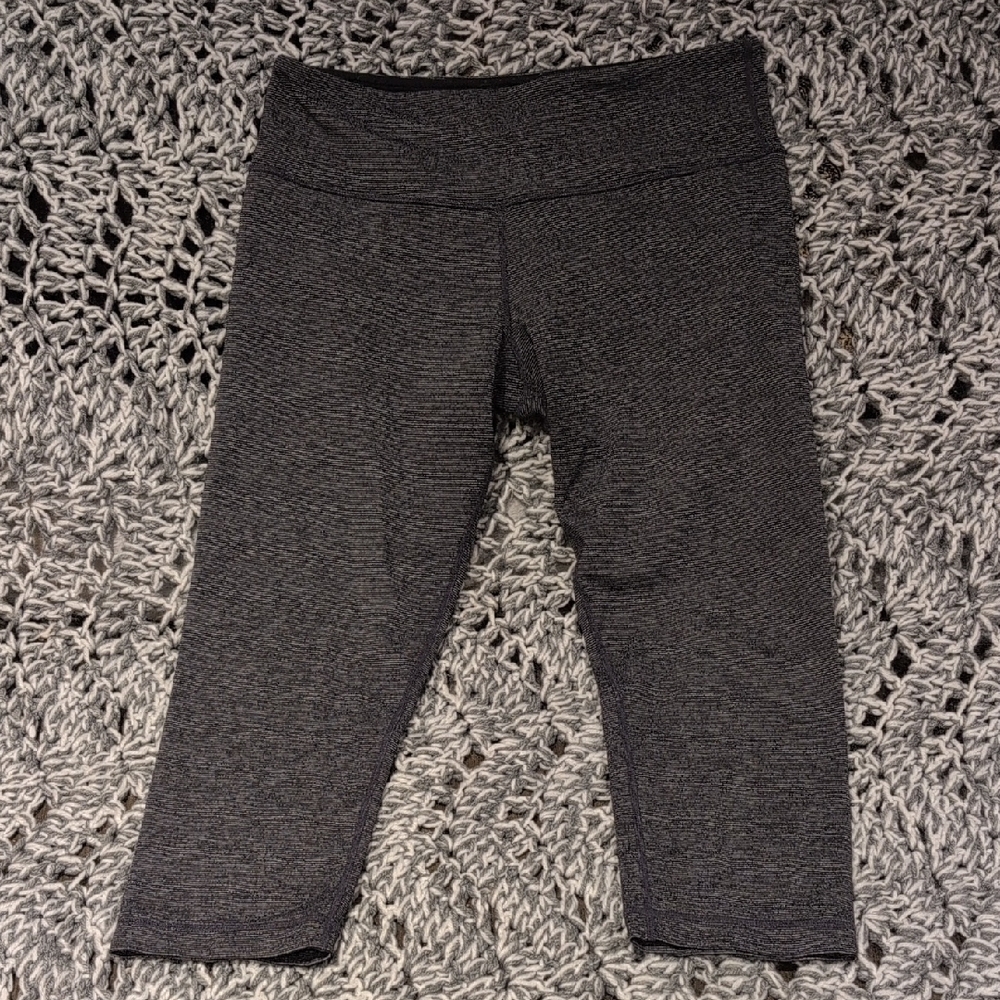 279 - LULU Quiet‑luxury, clean‑girl, Pilates‑core leggings in smoky charcoal